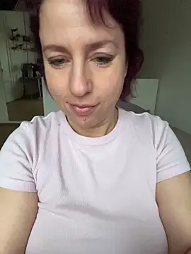 MariaValentine online show from December 1, 2025, 6:29 am