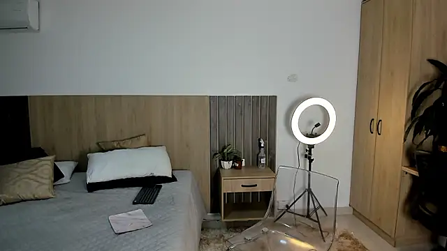 rebeca cortez  online show from January 31, 2026, 7:34 pm