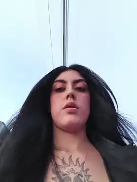 Snapshot of Mazikeen-- chatting on November 6, 2025, 10:43 pm Mazikeen-- online show from November 6, 2025, 10:43 pm