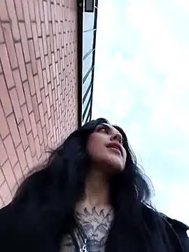 Snapshot of Mazikeen-- chatting on November 12, 2025, 10:09 pm Mazikeen-- online show from November 12, 2025, 10:09 pm