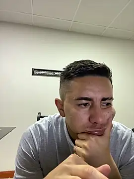 DanielGomez9 online show from December 9, 2024, 11:34 pm