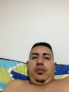 DanielGomez9 online show from January 1, 2025, 9:07 am