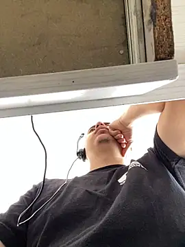 DanielGomez9 online show from February 10, 2025, 2:05 pm