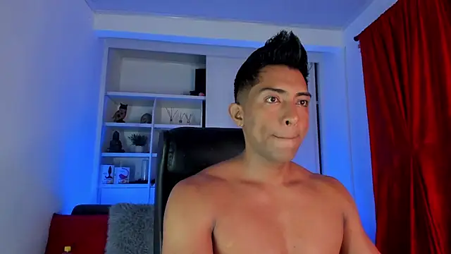 Couple muscle1 online show from December 3, 2024, 1:43 pm