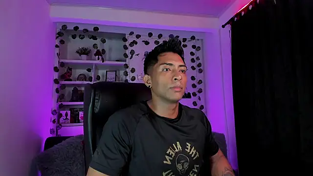 Couple muscle1 online show from January 4, 2025, 9:20 pm