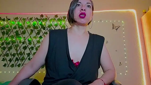 Lady breaks hearts online show from October 28, 2025, 10:41 am