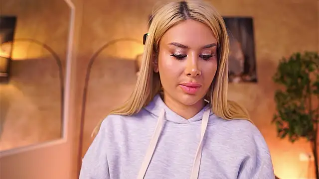 EvaZane online show from February 27, 2026, 9:15 pm