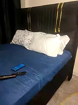 Snapshot of KikiLovesD chatting on February 6, 2026, 10:57 pm KikiLovesD online show from February 6, 2026, 10:57 pm