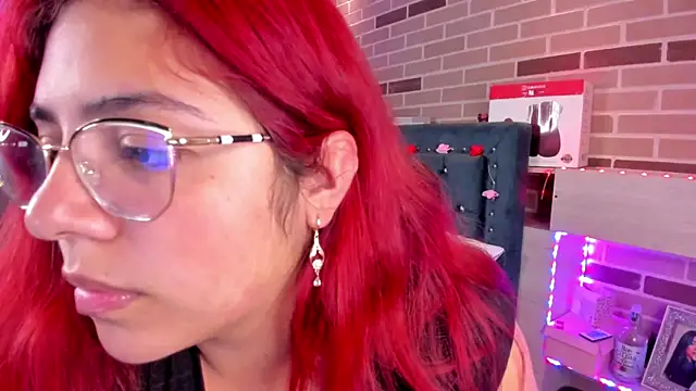 Rousse Collinss online show from December 3, 2024, 2:58 am