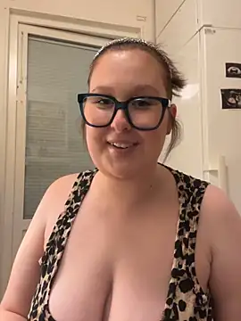 Misssmilf online show from November 5, 2025, 6:30 pm