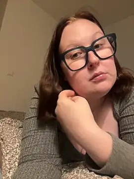 Misssmilf online show from December 5, 2025, 2:25 pm