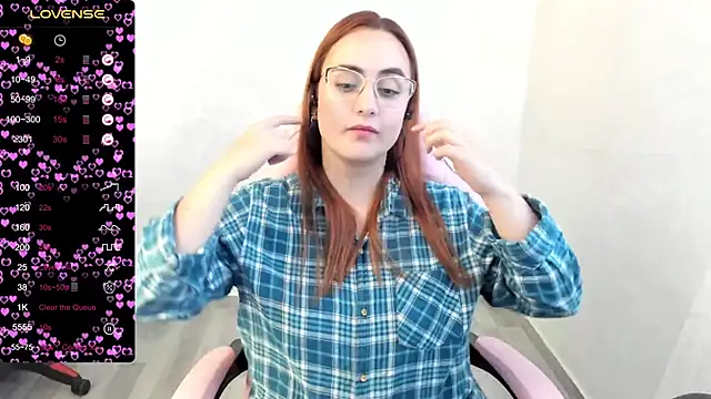 maryluna95 online show from March 4, 2025, 10:38 pm