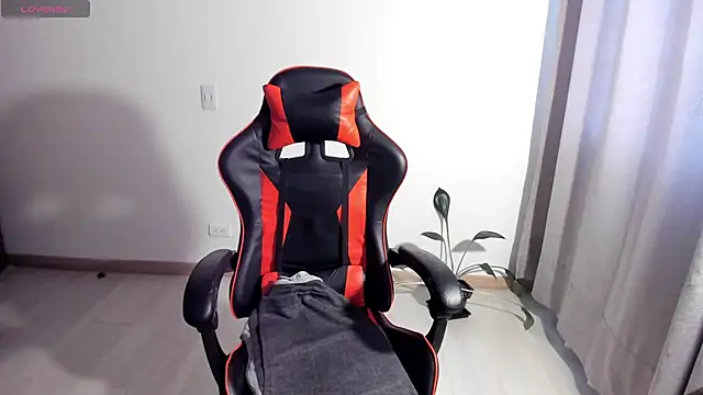 maryluna95 online show from April 16, 2026, 9:39 pm