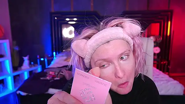 CoolTatis online show from November 25, 2025, 7:41 am