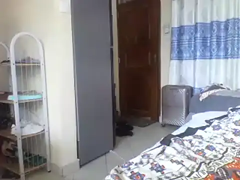 zainabsmile online show from February 24, 2025, 8:06 am