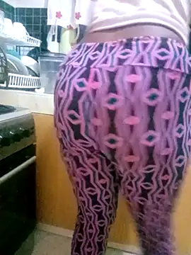 zainabsmile online show from November 3, 2025, 5:03 pm