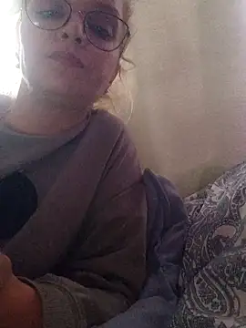 BritneyHudson online show from October 18, 2025, 1:34 pm