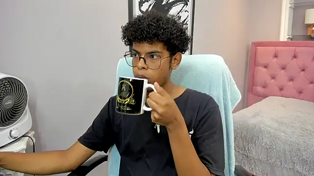 boylittle19cm online show from October 29, 2025, 1:02 pm