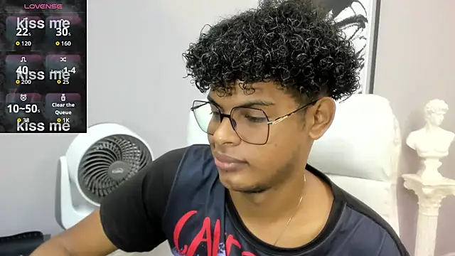 boylittle19cm online show from November 29, 2025, 12:52 pm