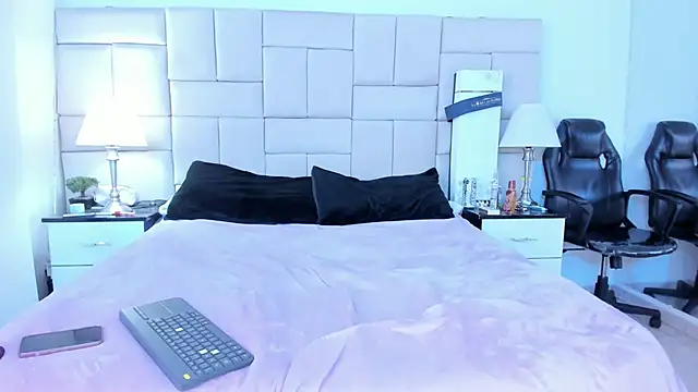 IsisLoveyes  online show from November 25, 2025, 12:32 am