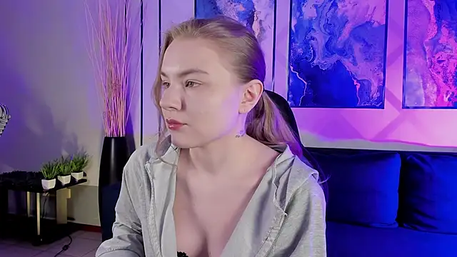 Snapshot of ValerieViolette chatting on December 4, 2024, 1:03 am ValerieViolette online show from December 4, 2024, 1:03 am