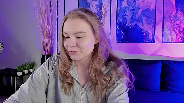 Snapshot of ValerieViolette chatting on December 4, 2024, 4:10 am ValerieViolette online show from December 4, 2024, 4:10 am