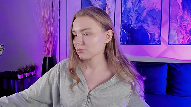 Snapshot of ValerieViolette chatting on December 4, 2024, 7:17 am ValerieViolette online show from December 4, 2024, 7:17 am