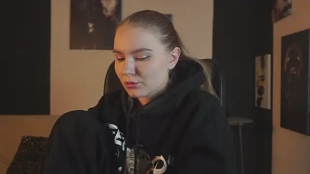 Snapshot of ValerieViolette chatting on December 15, 2024, 8:25 pm ValerieViolette online show from December 15, 2024, 8:25 pm