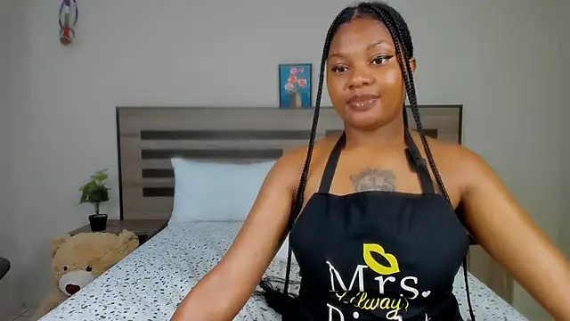 Snapshot of Renee-18 chatting on December 18, 2024, 5:48 am Renee-18 online show from December 18, 2024, 5:48 am