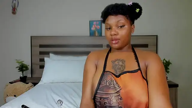 Snapshot of Renee-18 chatting on January 1, 2025, 10:13 pm Renee-18 online show from January 1, 2025, 10:13 pm