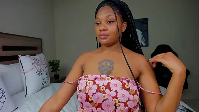 Snapshot of Renee-18 chatting on September 17, 2025, 11:17 pm Renee-18 online show from September 17, 2025, 11:17 pm