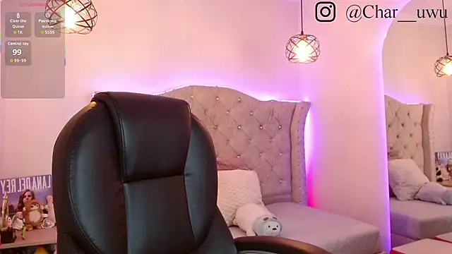 Charlotte Jones   online show from November 26, 2025, 11:22 am