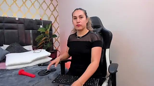 RubbyTaylor online show from February 8, 2025, 8:42 pm