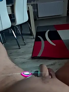 Szeltolo001 online show from April 18, 2026, 9:26 pm