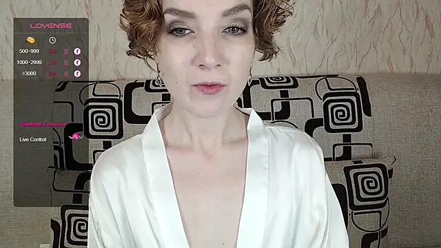 TinaWince online show from October 25, 2025, 4:42 am