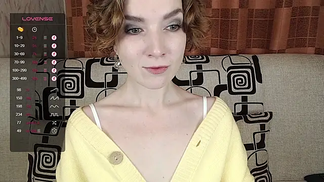 TinaWince online show from November 30, 2025, 4:49 am