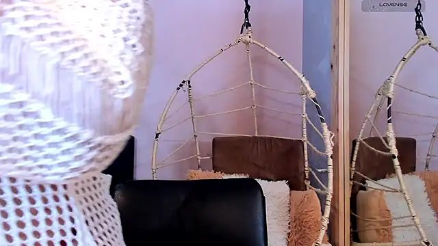 Snapshot of _alaiasmile_ chatting on November 18, 2025, 4:33 pm alaiasmile online show from November 18, 2025, 4:33 pm