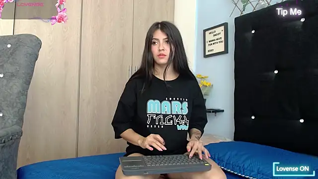 Snapshot of evatits_1 chatting on November 30, 2025, 1:59 pm evatits 1 online show from November 30, 2025, 1:59 pm