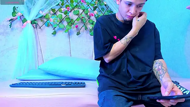 kendalltaylorr online show from January 12, 2025, 9:30 am