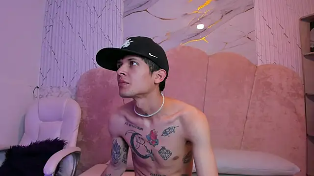 kendalltaylorr online show from March 23, 2025, 2:48 am