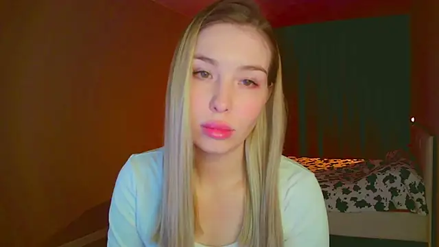 mia raspberrie online show from February 6, 2025, 2:22 am