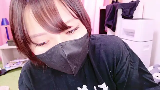 senachinnn online show from November 10, 2025, 5:06 am