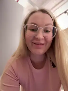 Teya moon  online show from February 4, 2025, 11:27 am