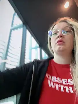 Teya moon  online show from February 26, 2025, 12:47 pm