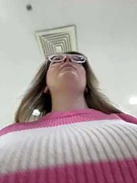 Teya moon  online show from February 26, 2026, 10:25 am