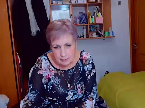 Victoria5643 online show from December 4, 2024, 8:51 pm