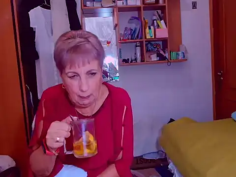 Victoria5643 online show from December 5, 2024, 6:22 pm