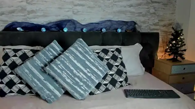 Anneth  M online show from December 18, 2025, 7:53 pm