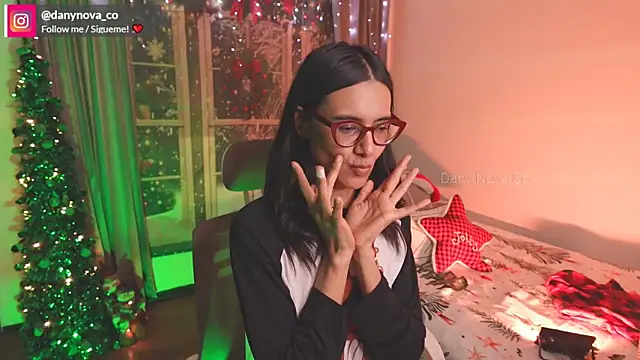 DanyNova Co online show from December 25, 2024, 1:31 am