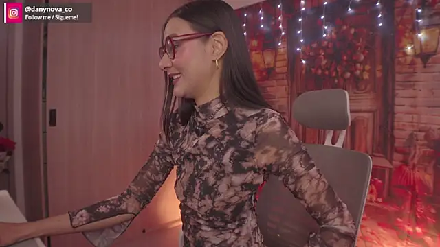 DanyNova Co online show from November 18, 2025, 9:08 pm